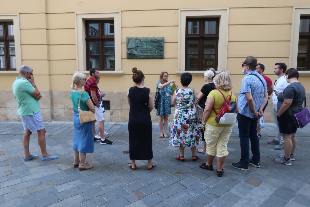 Zuzana Godárová počas prehliadky Hudobná Bratislava.