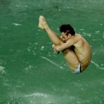 Zlatý šampión Tom Daley s  ihlicami v rukách. Jeho zvláštny koníček vyrazil všetkým na olympiáde dych