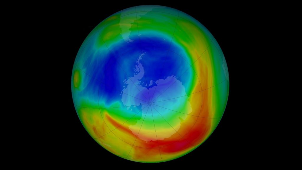 Ak by sme v roku 1987 neprijali celosvetový zákaz používať freóny ničiace ozónovú vrstvu, naša Zem by dnes bola pred kolapsom. Zdroj: NASA