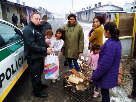Pavol Czeranko pomáha rómom v komunite. Foto: Archív PC