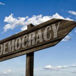 Prečo je demokracia len pozlátko a prečo nefunguje pre každého?