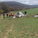 Pri Trenčíne havarovalo lietadlo, záchranné zložky v ňom našli štyri osoby už bez známok života