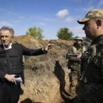 Známy Francúz v prvej línii vo vojne na Ukrajine: Nie som si istý, či Západ skutočne chápe, čo je v stávke